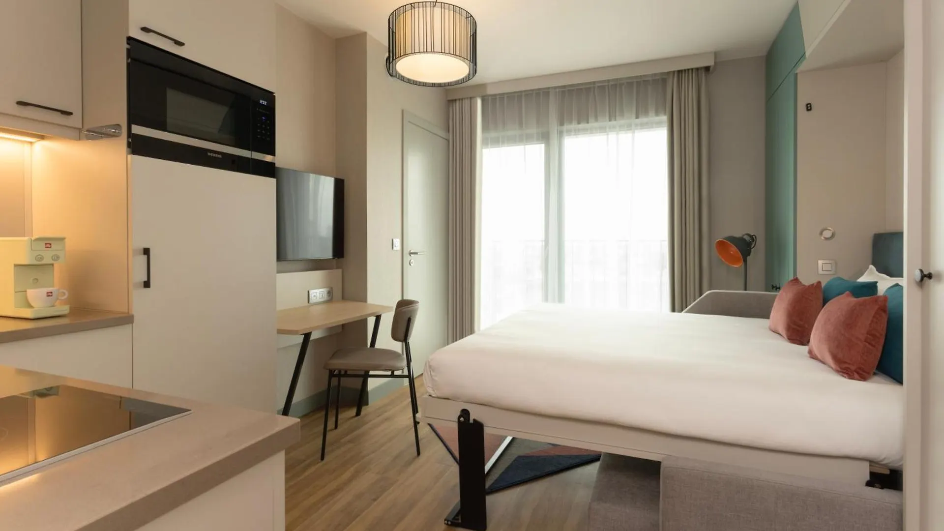 Adagio Antwerp City Center מלון